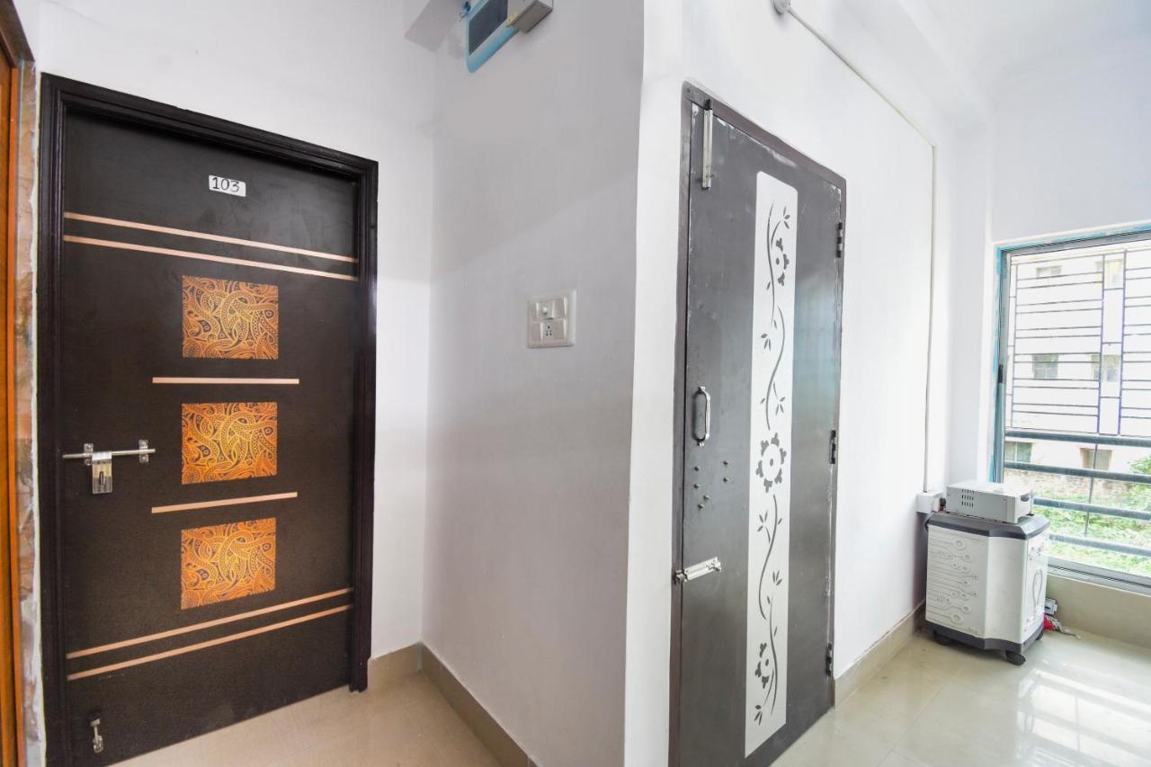 Oyo Flagship Mishika Homes Kolkata Luaran gambar